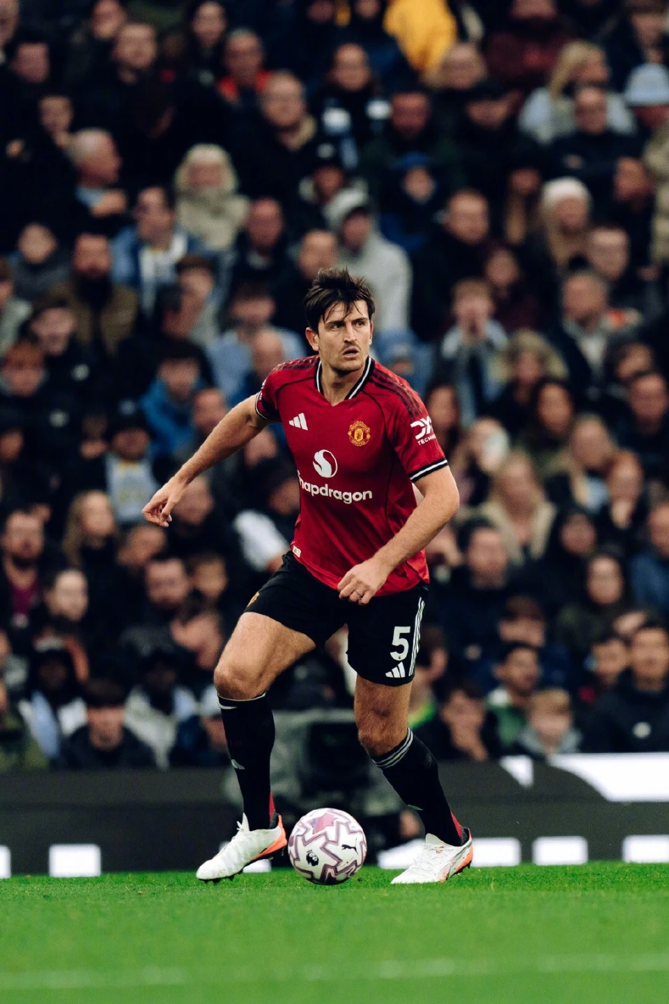 凯恩回归英超：热刺5600万镑签回进球机器，曼联争锋加剧